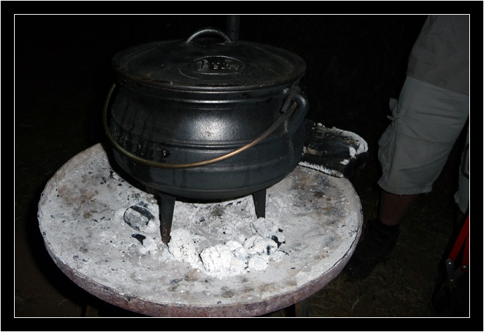 Cast iron pot